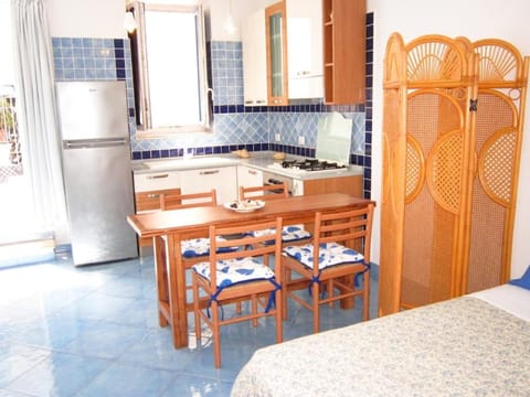 Bed, Kitchen or kitchenette, Living room, Photo of the whole room, Seating area, Dining area, Bedroom, oven