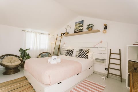 Bed, Bedroom