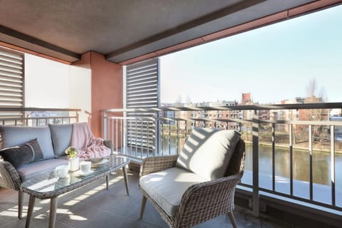 Balcony/Terrace, Seating area, River view