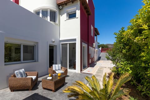 Property building, Patio, Facade/entrance