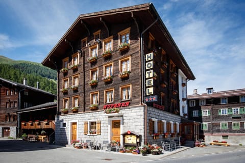 Property building, Facade/entrance