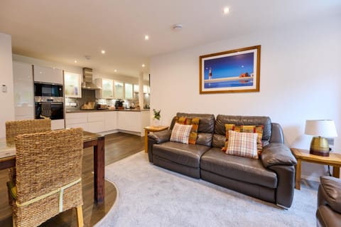 Mandarin Premier Apartments D 2 Bed Apt 1st Floor Apartment in Oban