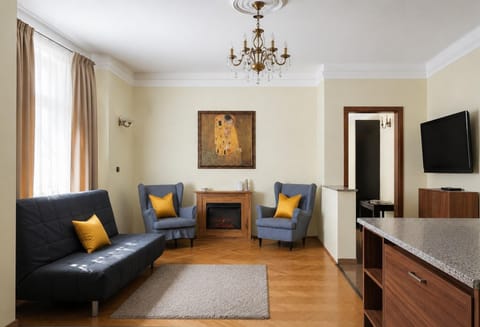 TV and multimedia, Living room, Seating area, fireplace