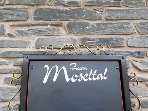 Restaurant/places to eat, Facade/entrance, Property logo or sign, Logo/Certificate/Sign