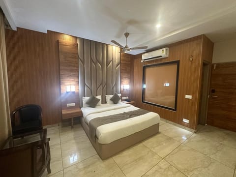 Photo of the whole room, Bedroom, air conditioner
