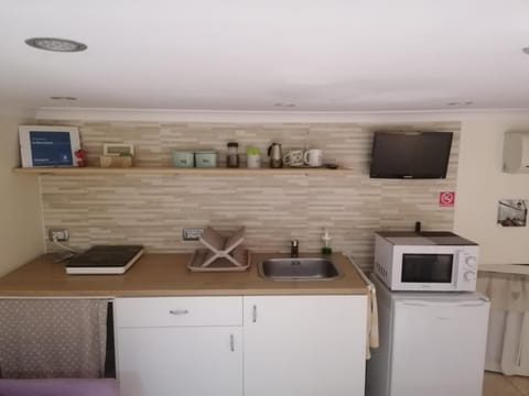 Kitchen or kitchenette, pet friendly, stove