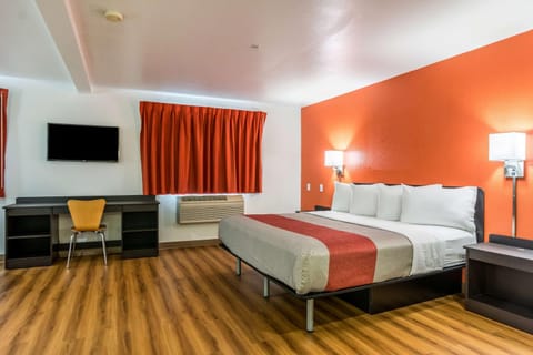 TV and multimedia, Bedroom, On site