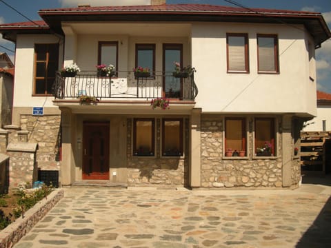 Property building, Patio, Facade/entrance