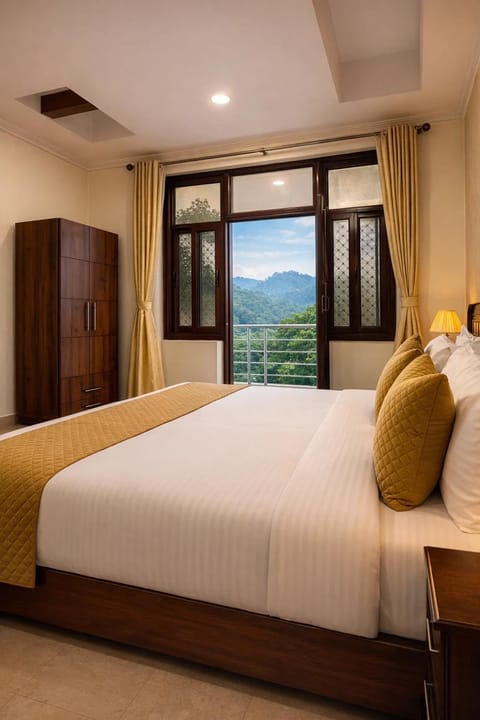 Bedroom, Mountain view