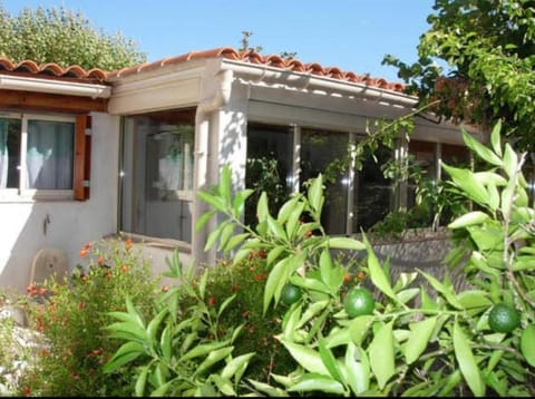 Lou Cigalon House in Marseille