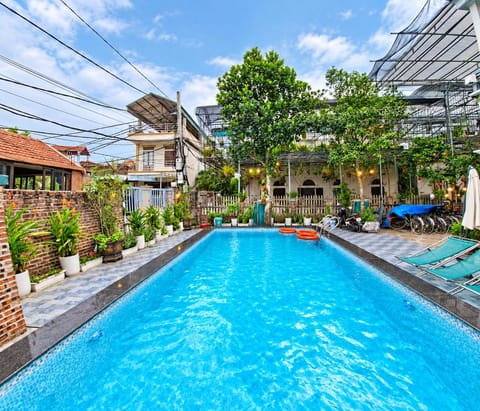 Spring, Day, Garden, Garden view, Swimming pool, sunbed