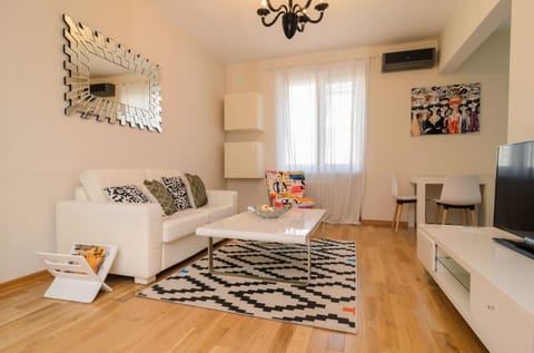 TV and multimedia, Living room, Seating area