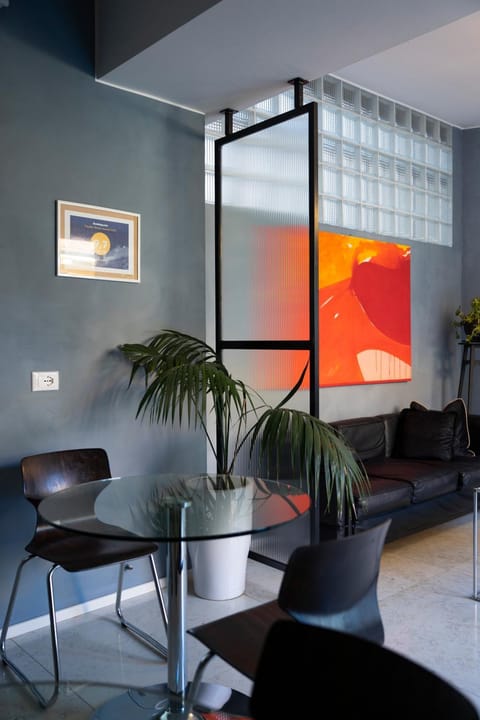 Seating area, Internal: Not applicable to any particular room