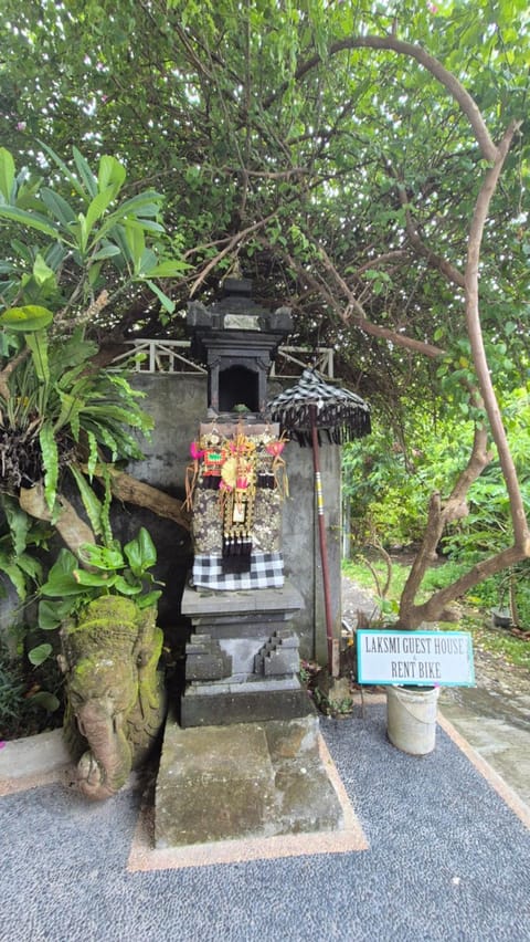 Property building, Spring, Day, Natural landscape, Garden, Garden view