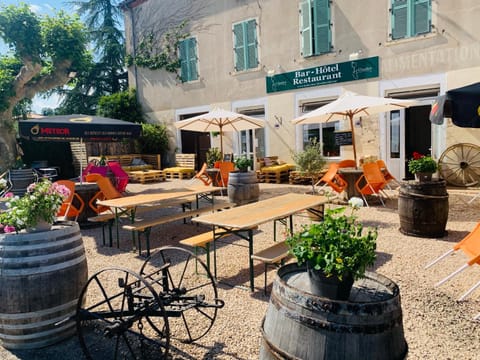 Patio, Restaurant/places to eat
