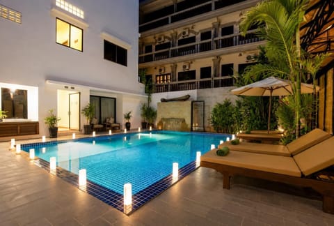 Swimming pool