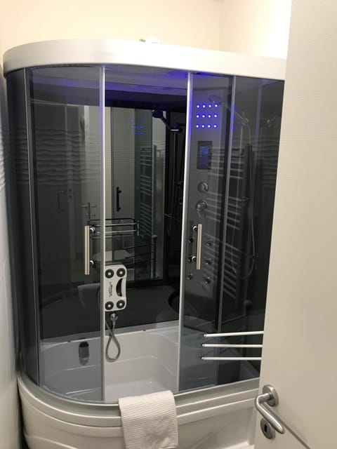 Shower, Hot Tub, Massage, Sauna, Bathroom