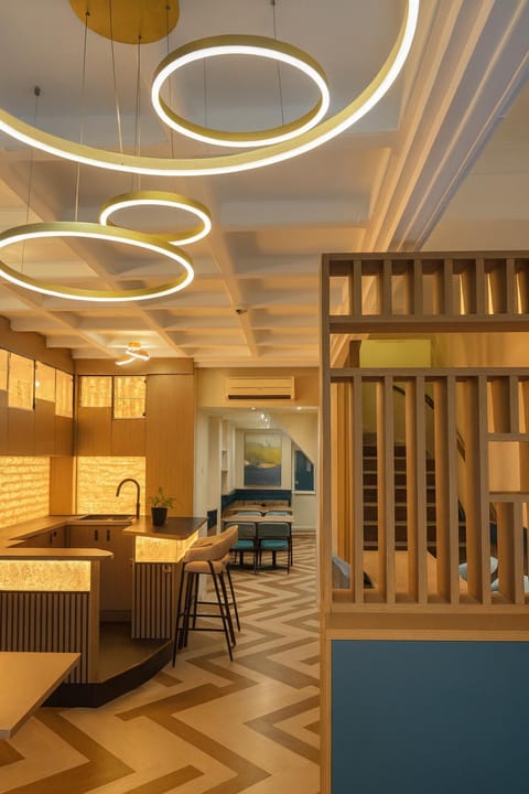 Property building, Breakfast