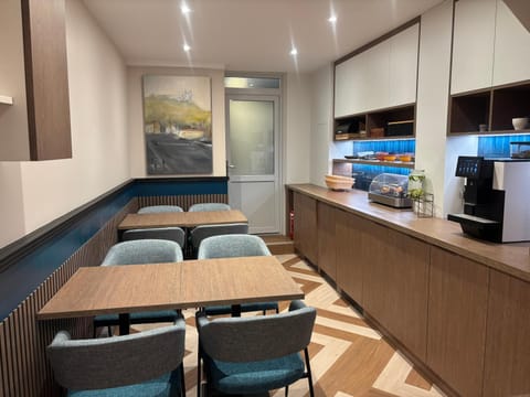 Lobby or reception, Breakfast