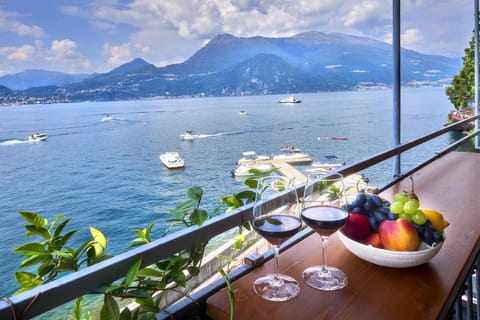 Balcony/Terrace, Food and drinks