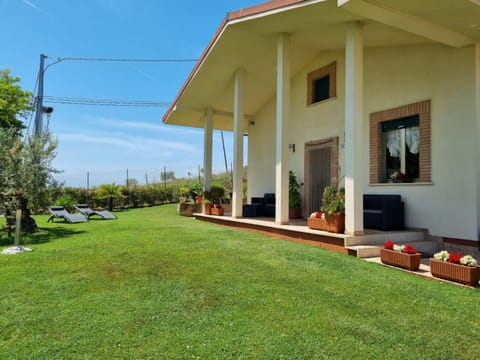 Villetta in collina a due passi dal mare Villa in Abruzzo