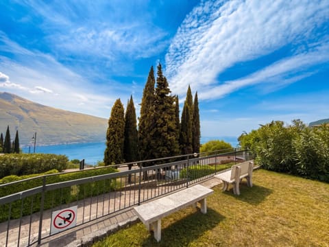Nearby landmark, Neighbourhood, Natural landscape, Lake view, Mountain view, Sea view