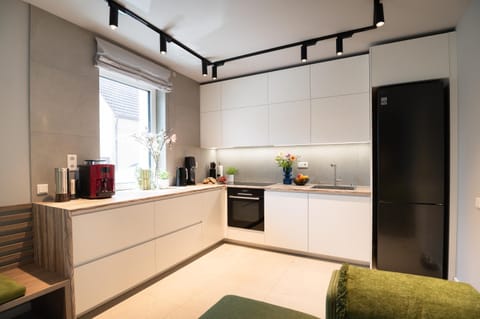 Coffee/tea facilities, Kitchen or kitchenette, dishwasher, oven, stove, toaster, kitchen, kitchen