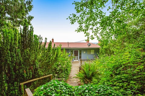 Rockaway Retreat House in Bainbridge Island