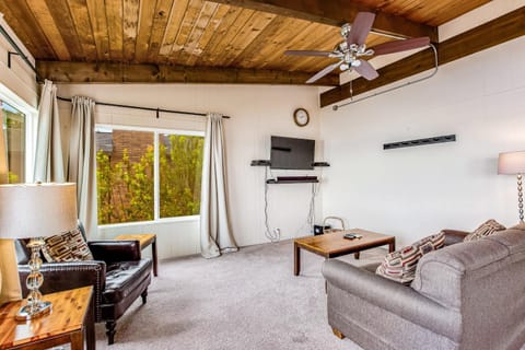 Rockaway Retreat House in Bainbridge Island