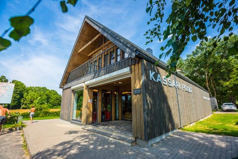 Property building, On-site shops, Supermarket/grocery shop, Parking