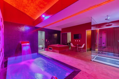 Hot Tub, Steam room, Swimming pool, Swimming pool