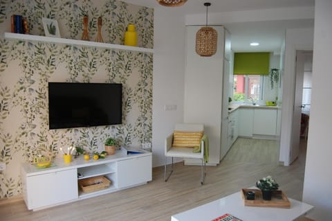 Kitchen or kitchenette, Living room, Photo of the whole room, Decorative detail, Decorative detail, Seating area, Dining area, On site, Sunset