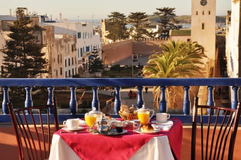 Street view, Continental breakfast
