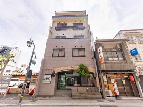 Property building, Day, Neighbourhood, City view, Street view, Location, Parking