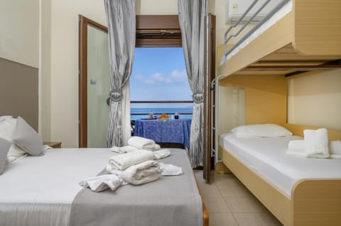 Photo of the whole room, Sea view, bunk bed