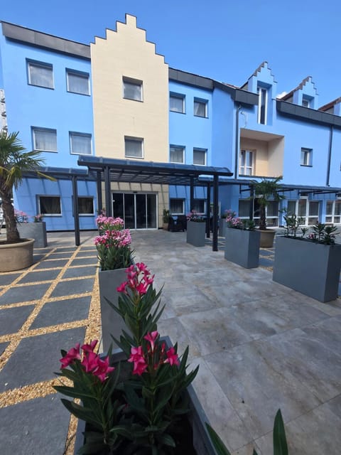 Property building, Facade/entrance