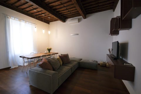 Tabacchi Luxury apartment in Lucca historical center near toll Parking Apartment in Capannori