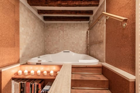 Bathroom, Other, Photo of the whole room, Decorative detail