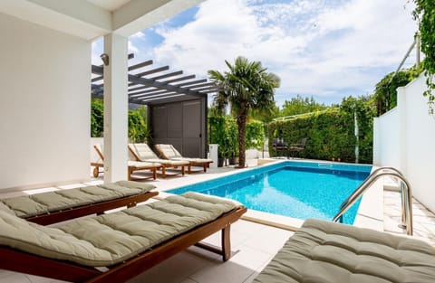 Garden, Swimming pool