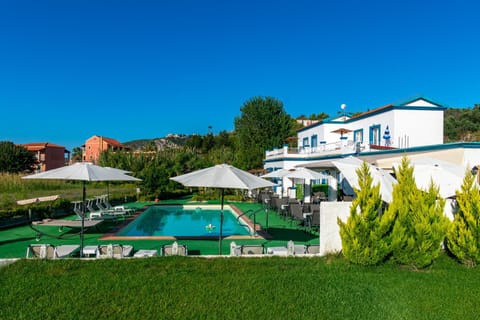 Property building, Garden, Swimming pool, Swimming pool