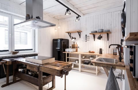 Coffee/tea facilities, Kitchen or kitchenette, Communal kitchen, Family
