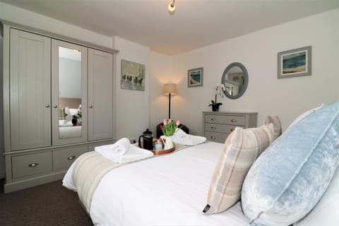 Bed, Bedroom, wardrobe