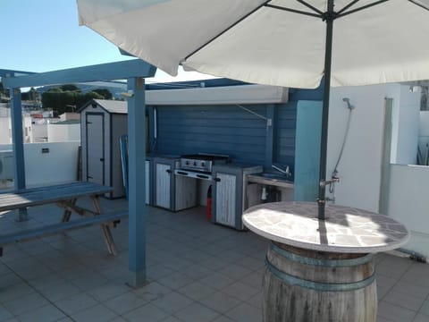 Bird's eye view, BBQ facilities, View (from property/room), Balcony/Terrace, Kitchen or kitchenette, City view, Mountain view, Sea view, Street view, Quiet street view