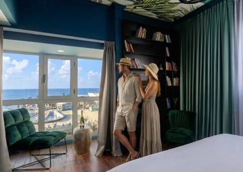 Bed, People, Natural landscape, Library, Photo of the whole room, Bedroom, Guests, Sea view, group of guests