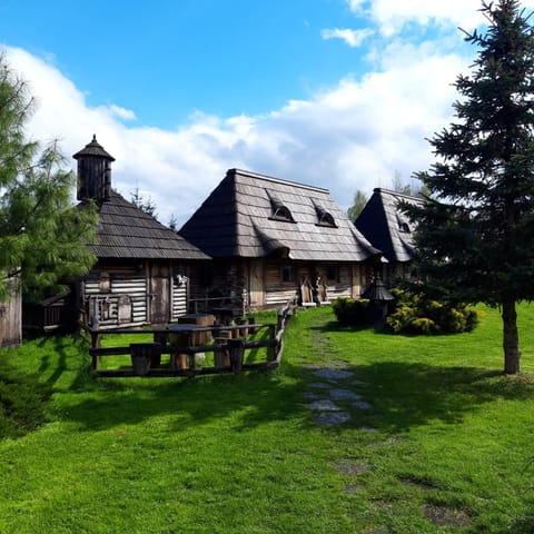 Property building, Spring, Day, Natural landscape, Garden, Seating area, Garden view