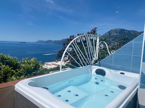 Natural landscape, Hot Tub, Sea view, Swimming pool