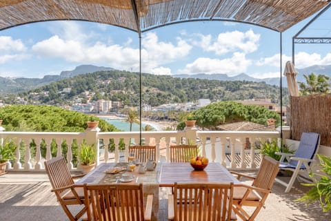 Property building, Balcony/Terrace, Living room