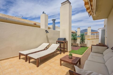 Patio, Day, Balcony/Terrace, sunbed