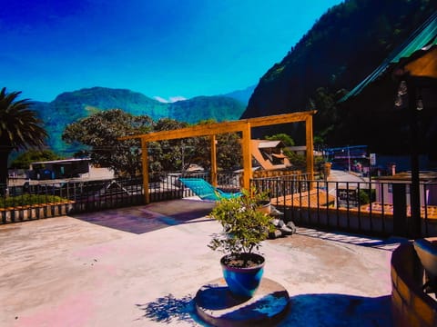 Balcony/Terrace, City view, Mountain view