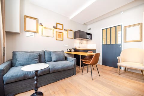 Kitchen or kitchenette, Living room